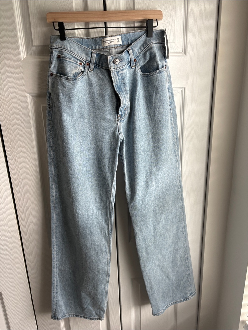 NWT Abercrombie 90s Relaxed High Rise Jeans